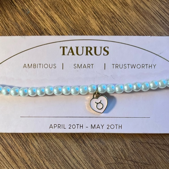 Francesca's Collections White Faux Pearl Beaded Necklace with Taurus Heart Charm - Picture 1 of 3
